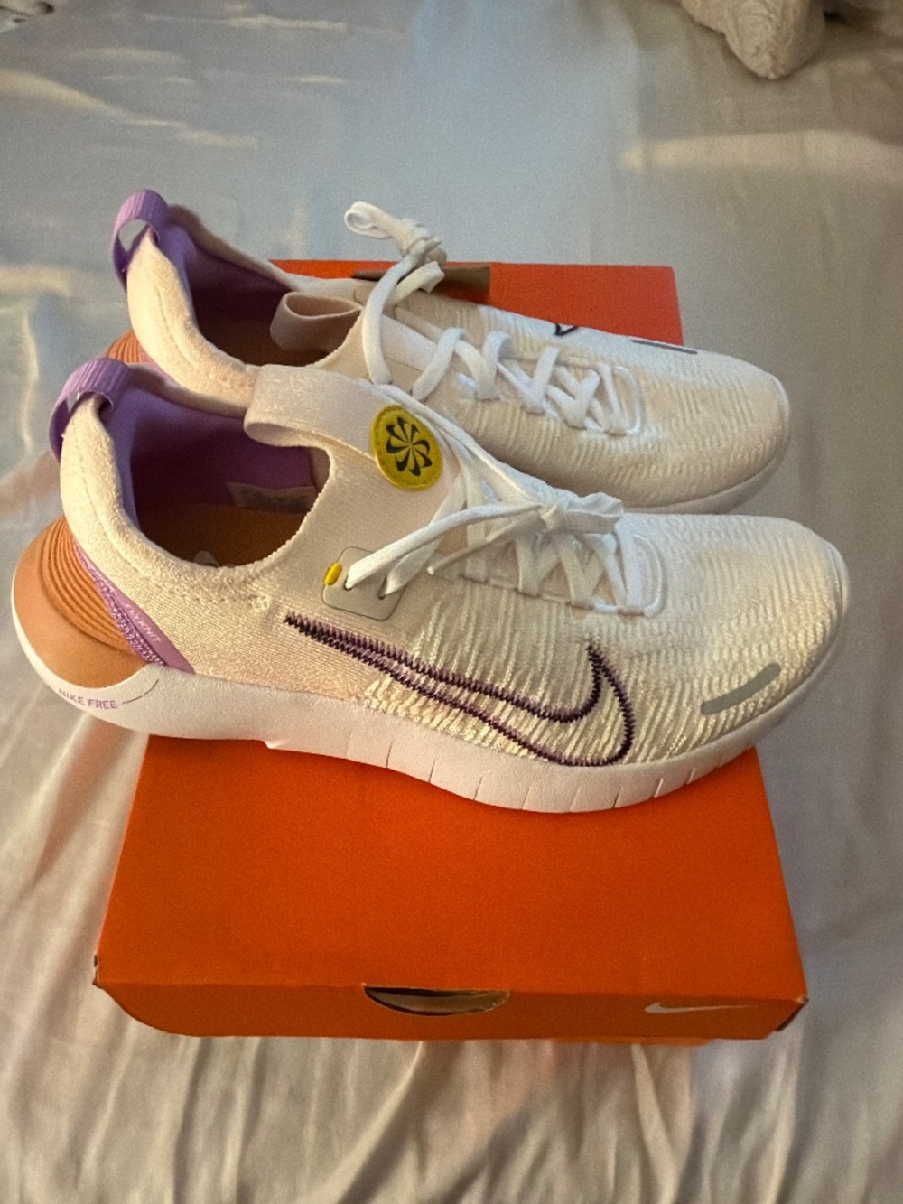Women’s Nike free run sneakers